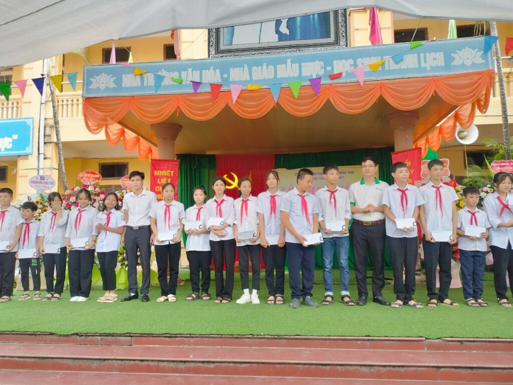 Bio-Floc trao tặng quà