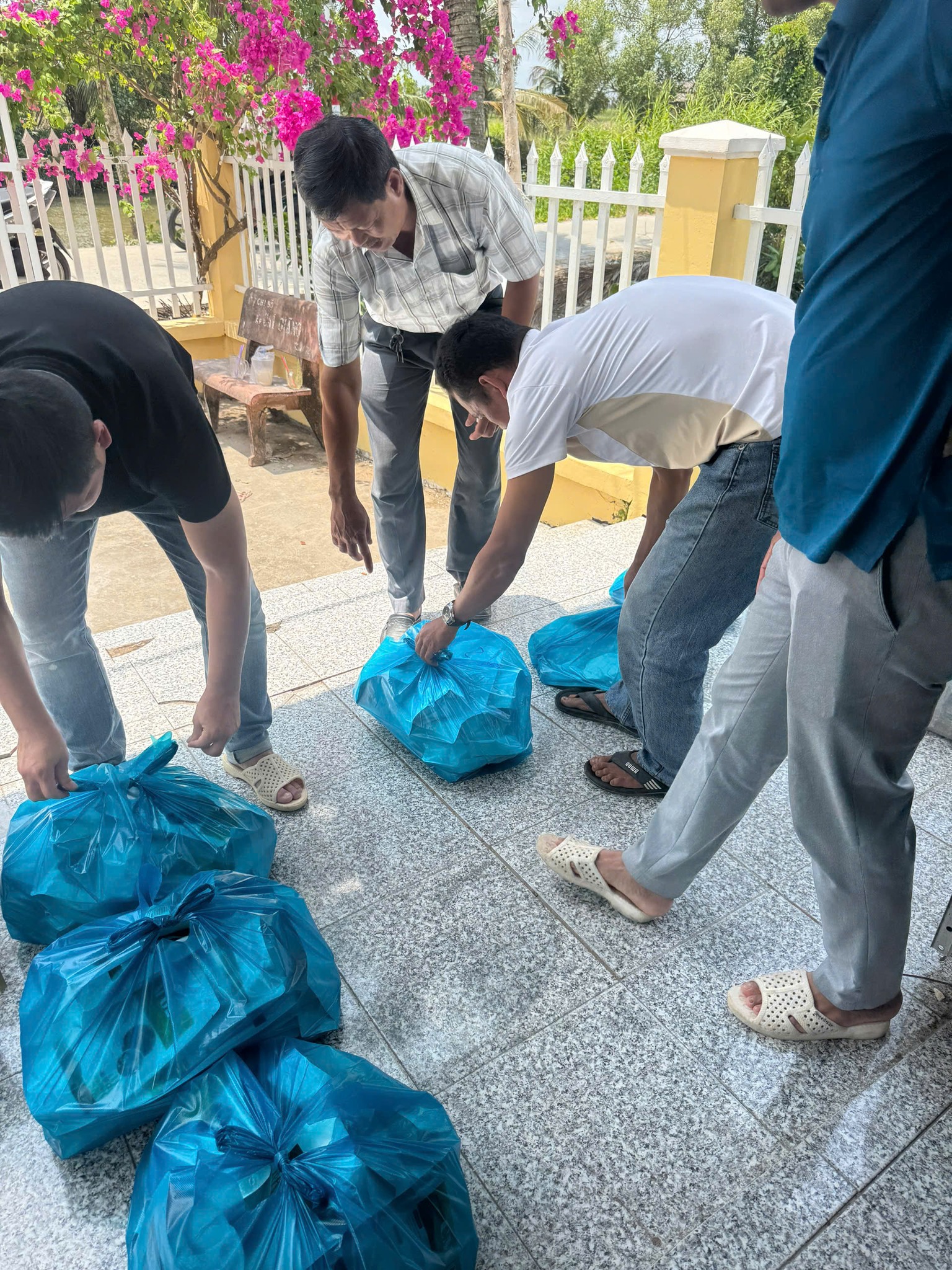 vi sinh bản địa, Bio-Floc, nuôi tôm Cà Mau, nuôi tôm quảng canh cải tiến, vi sinh thủy sản